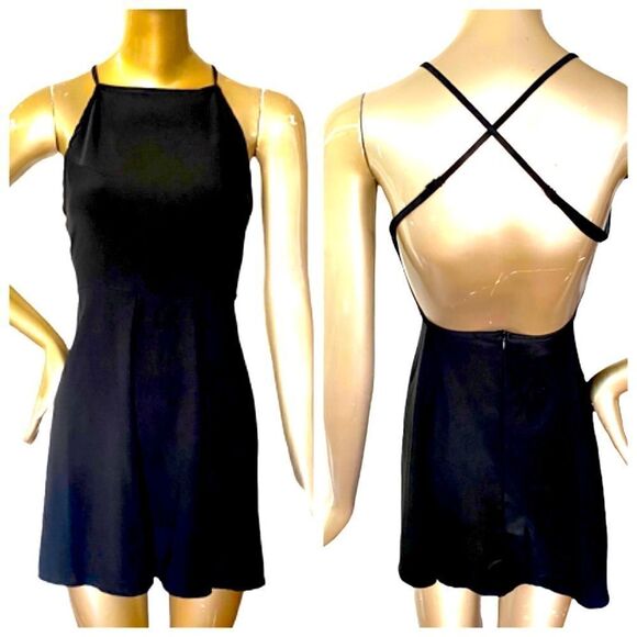 Black crape mini. Low criss cross thin straps size sm - Picture 1 of 1